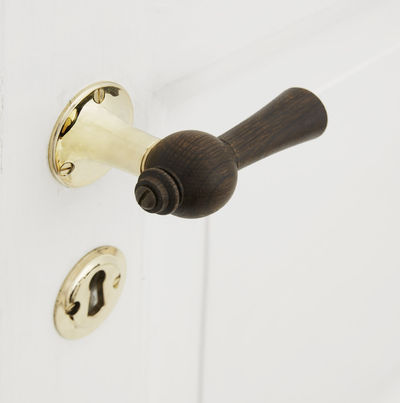 Trægreb til ny dør - Knebelgreb i røget eg