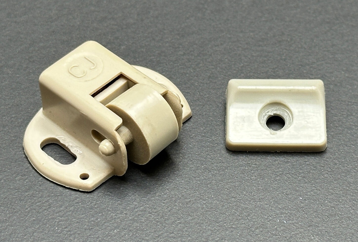 Rullesnaplås til tectum skabslåger.