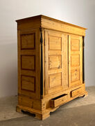 Gammelt fyrretræsskab Gammelt fyrretræsskab