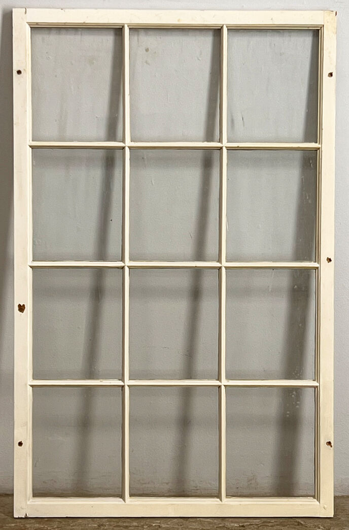 Stor vinduesramme med sprosser