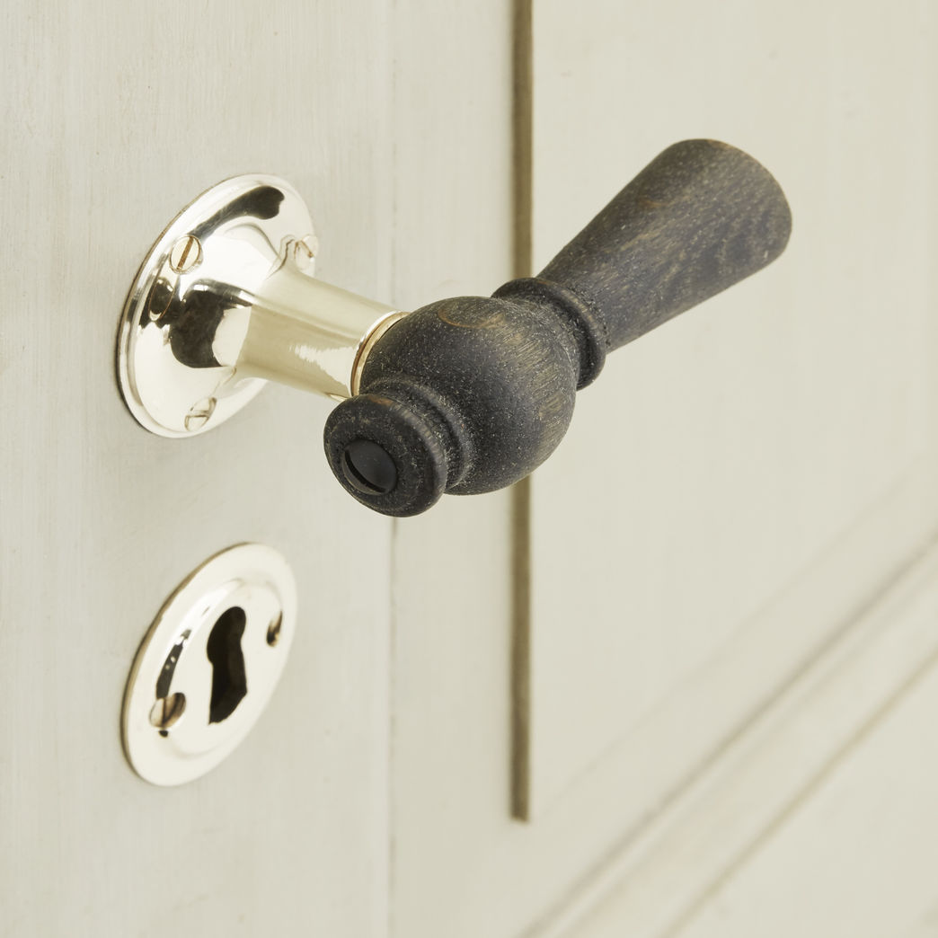 Trægreb til ny dør - knebelgreb i røget eg