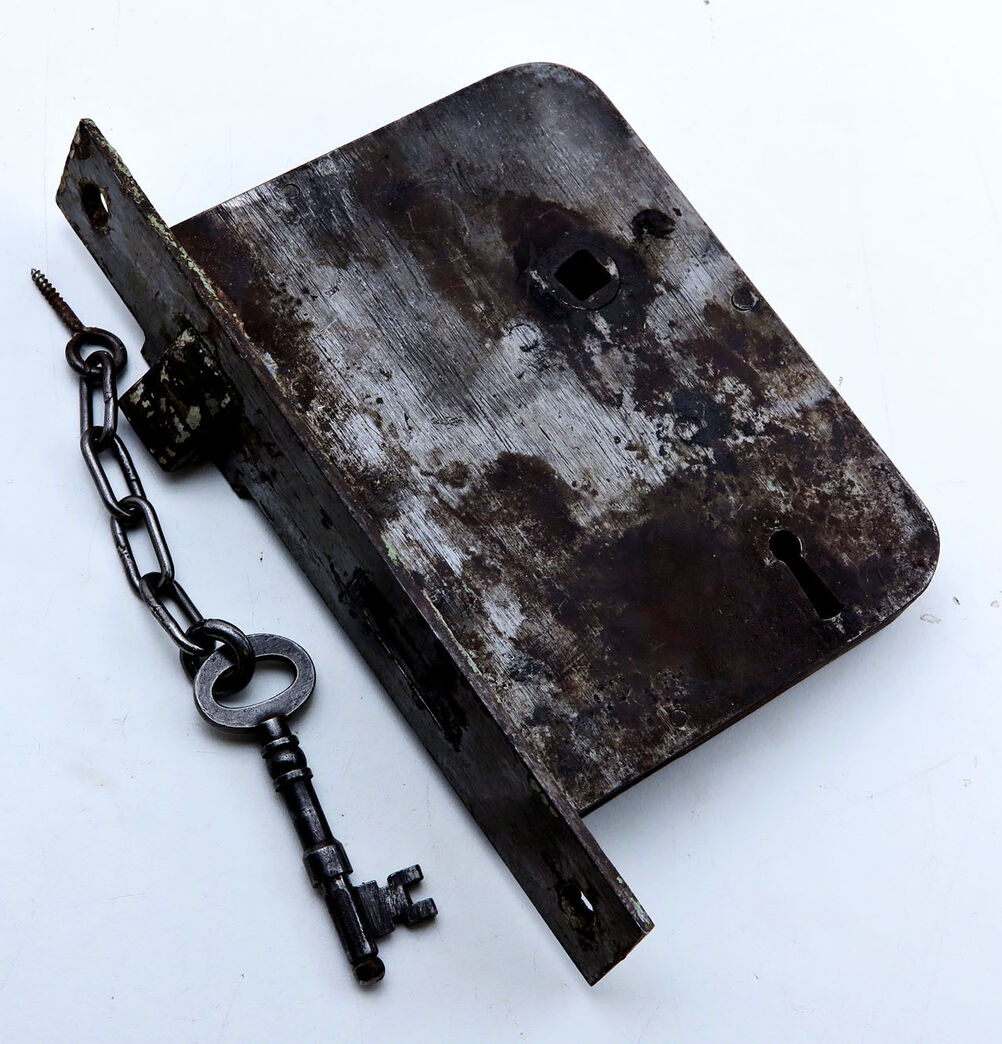 Låsekasse med nøgle - venstrehængt