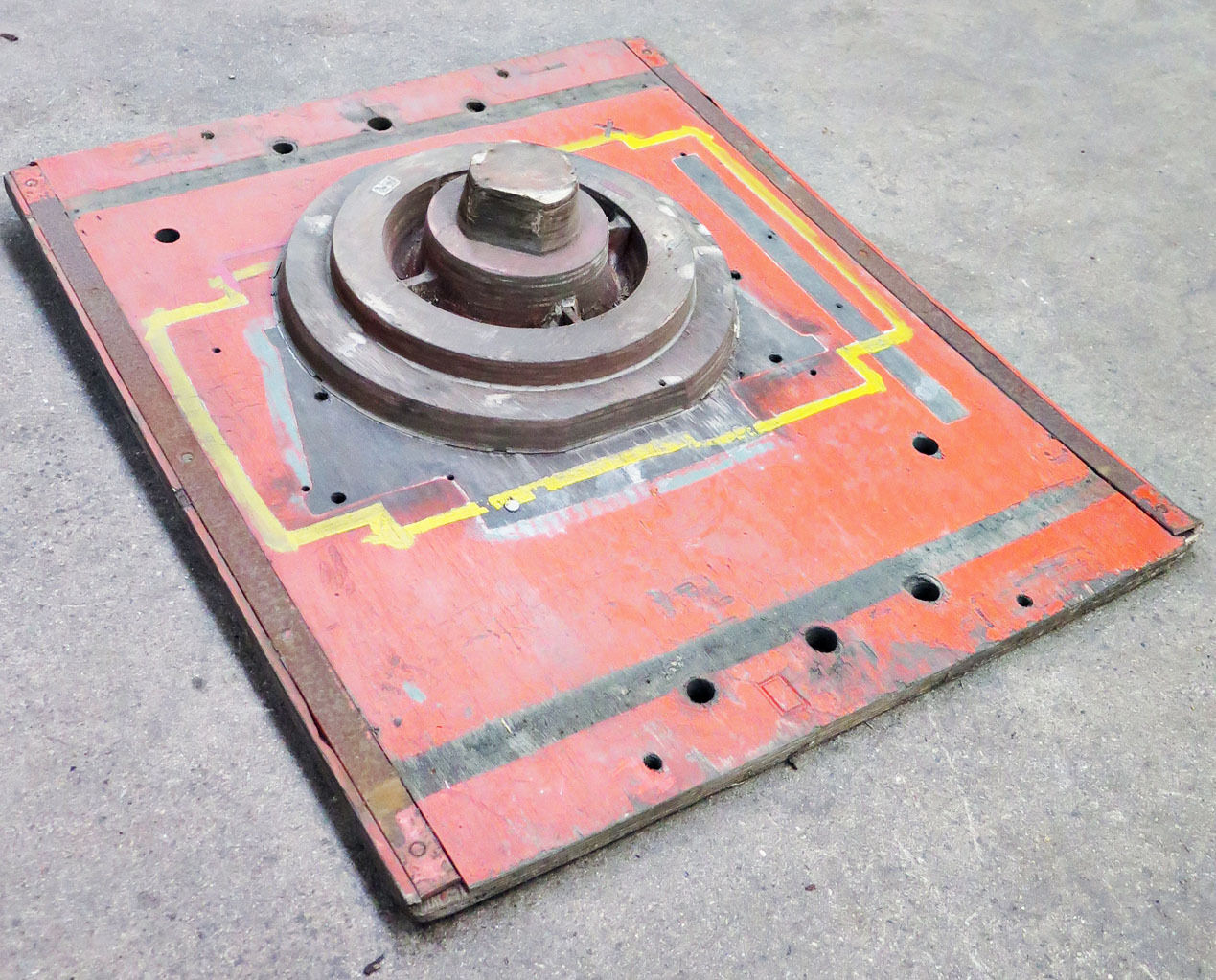 Vægdekoration, stor støbekliché på plade