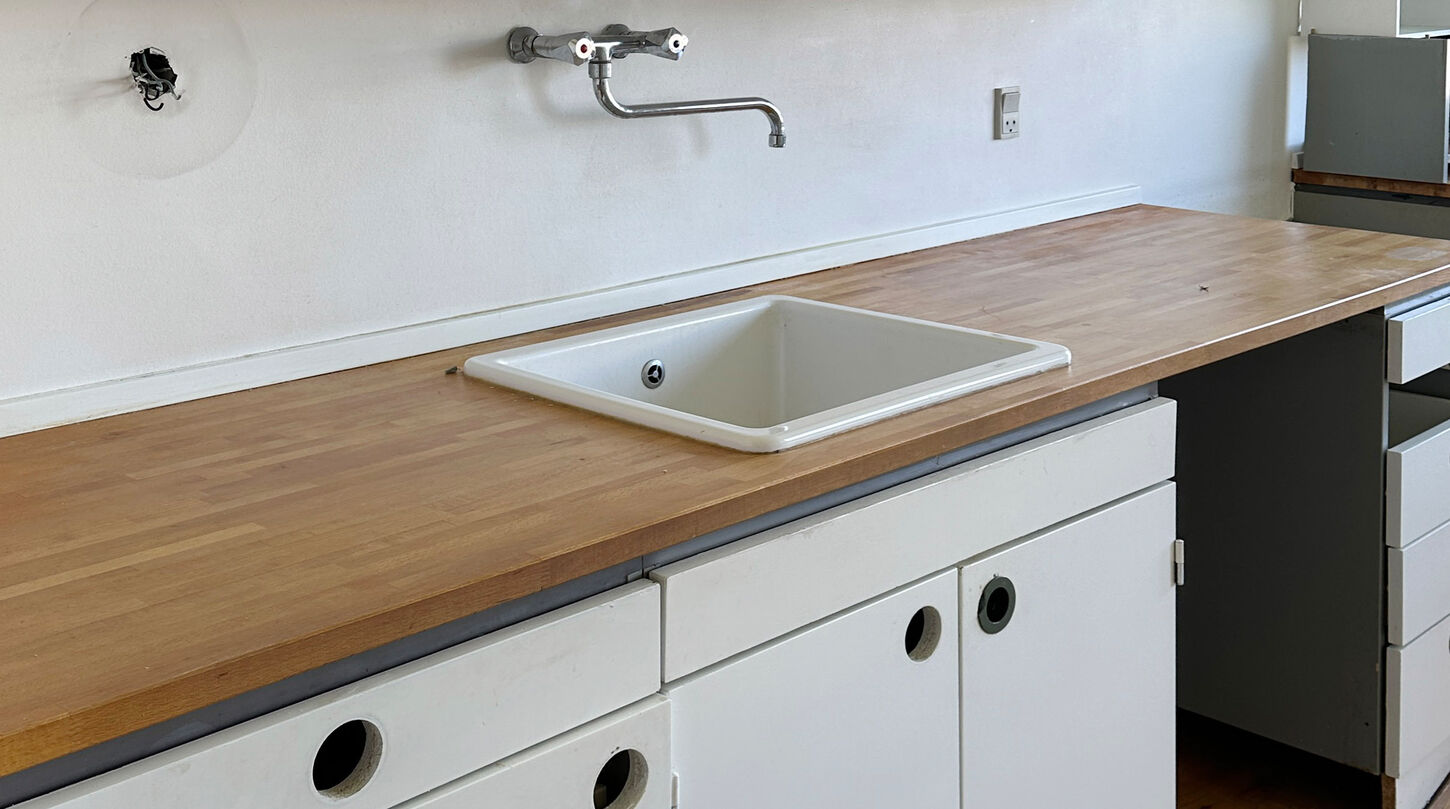 Bøg bordplade med porcelænsvask