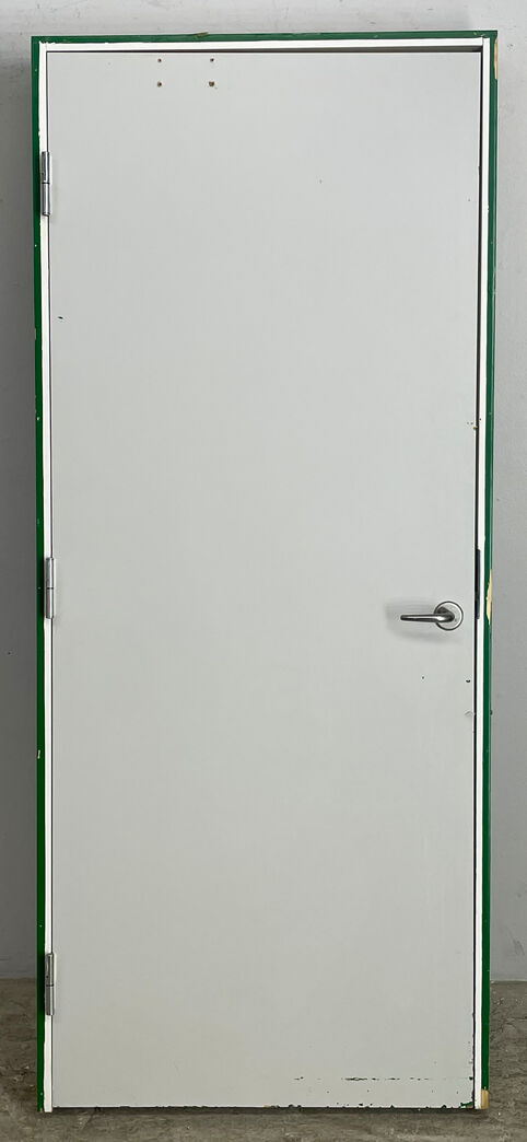 Massiv dør med karm M9