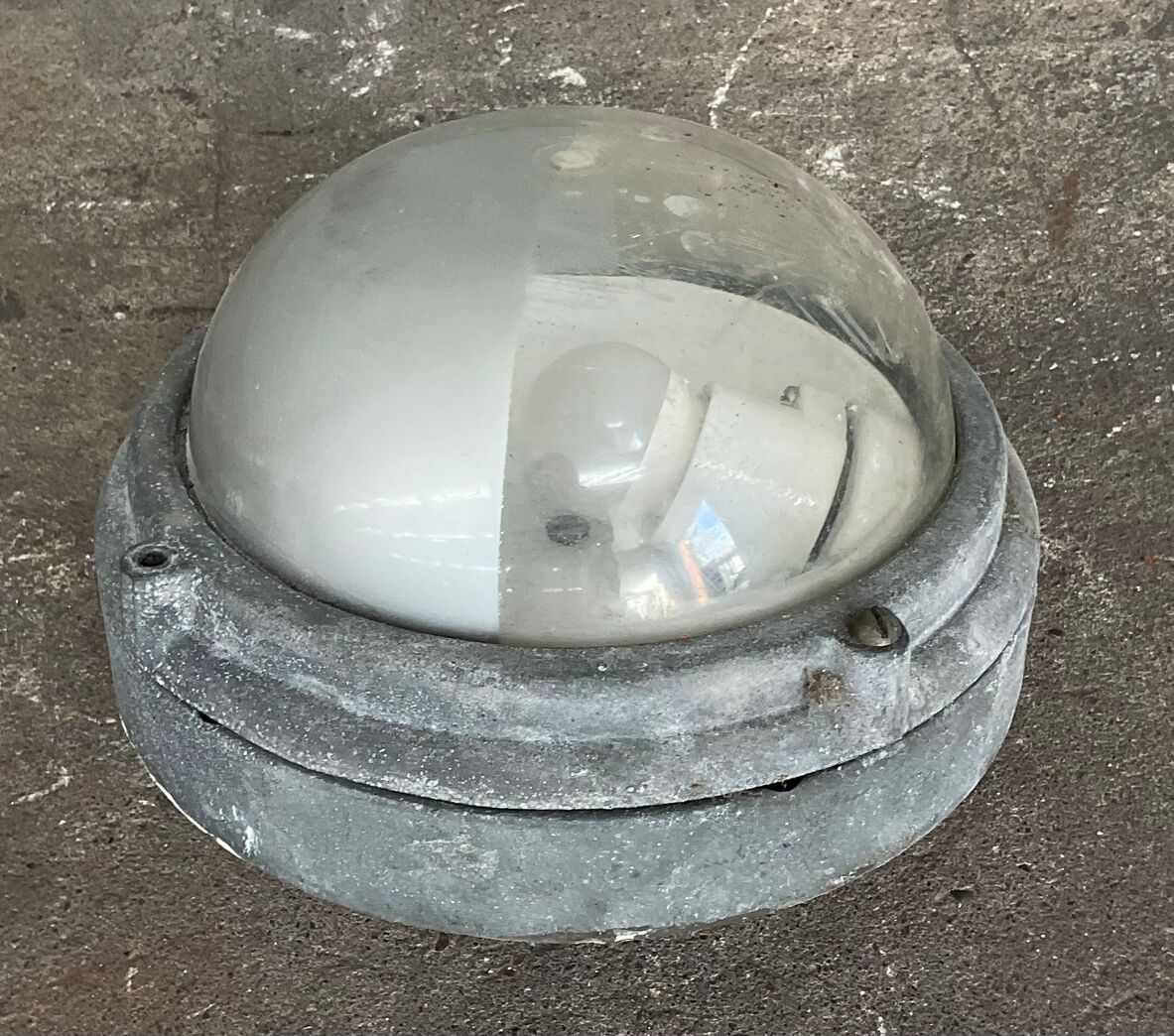 Gammel skotlampe afskærmet klart skærm