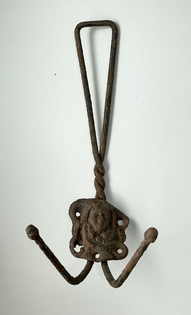 Trådknager i patineret jern