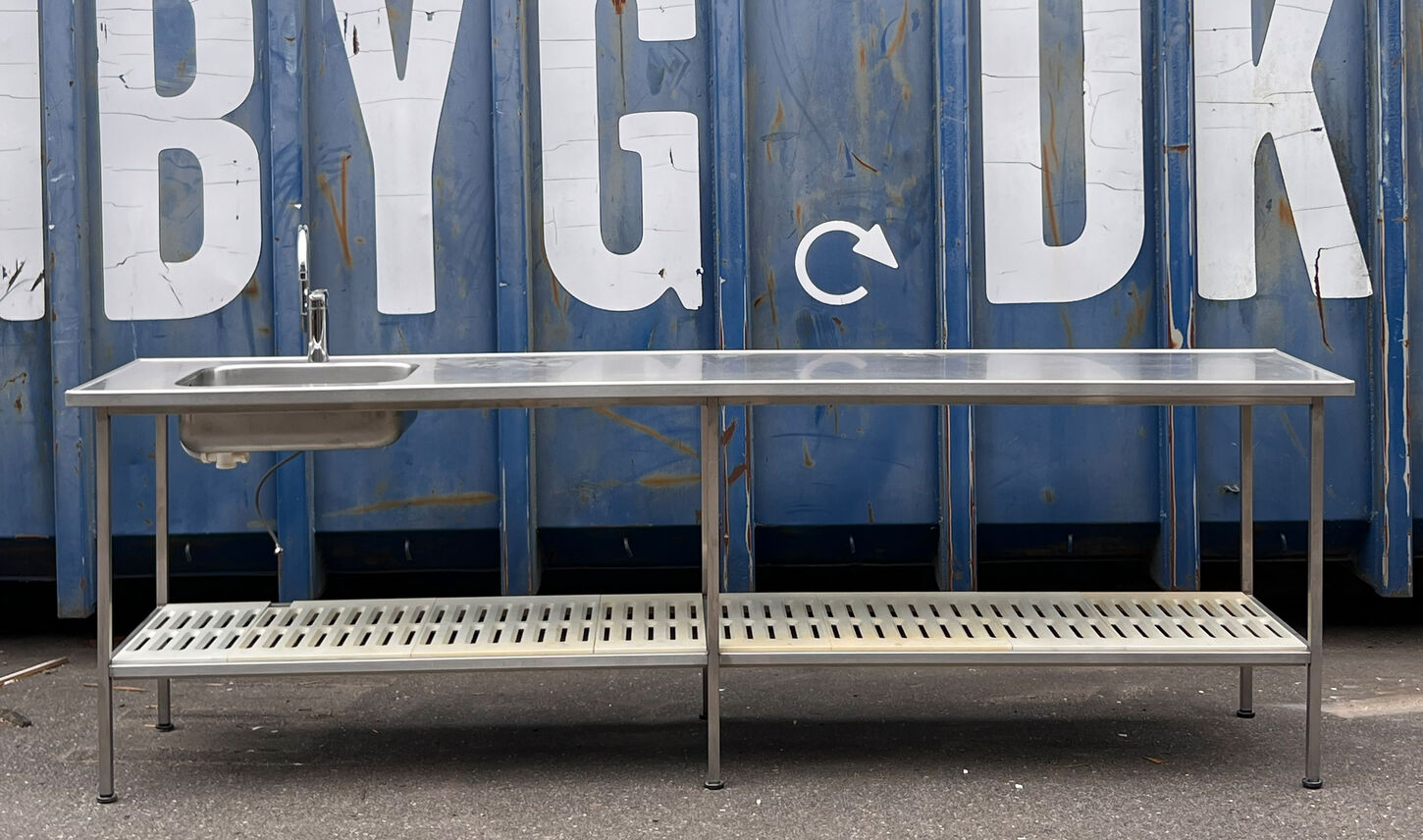 Stålbord med vask - 280 cm