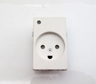 Fuga Stikkontakt m/jord + lampe, hvid