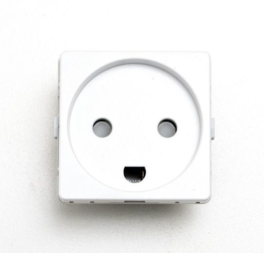 LK Fuga Stikkontakt m/jord 1 modul LK Fuga Stikkontakt m/jord 1 modul