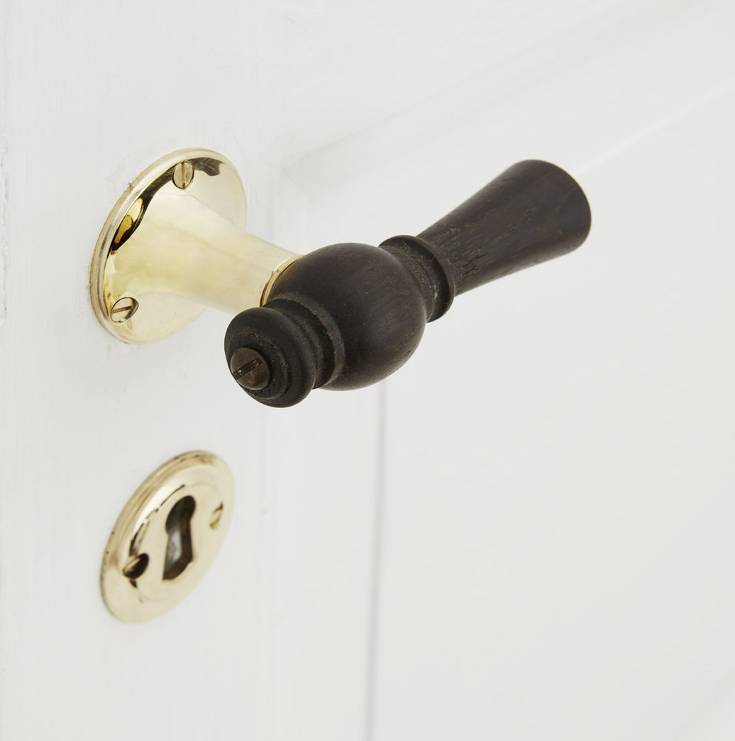 Trægreb til gammel dør - Knebelgreb (smal udgave) i røget eg