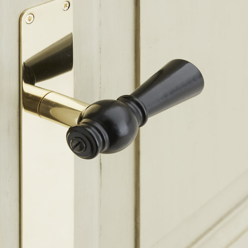 Knebelgreb i sortlakeret bøg