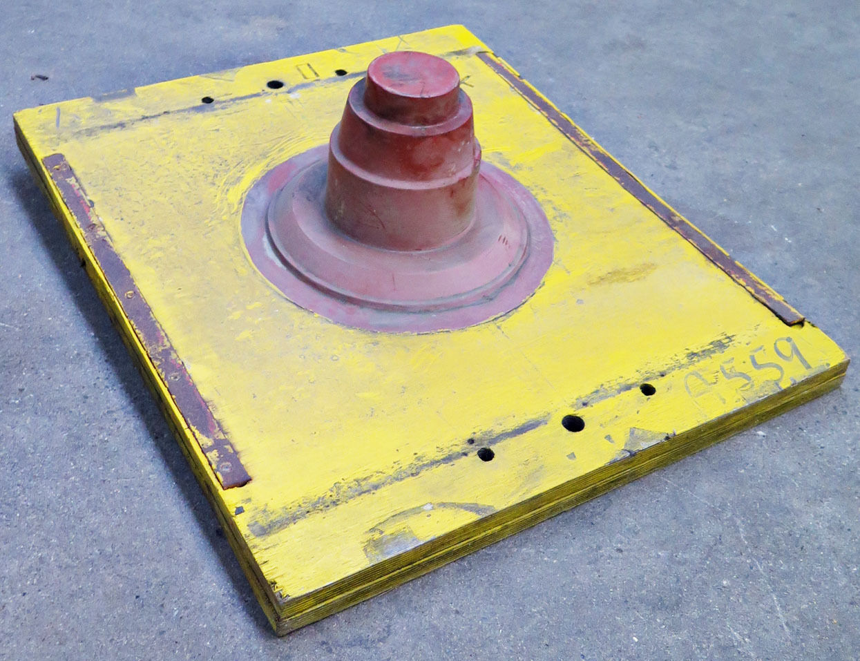 Vægdekoration, stor støbekliché på plade