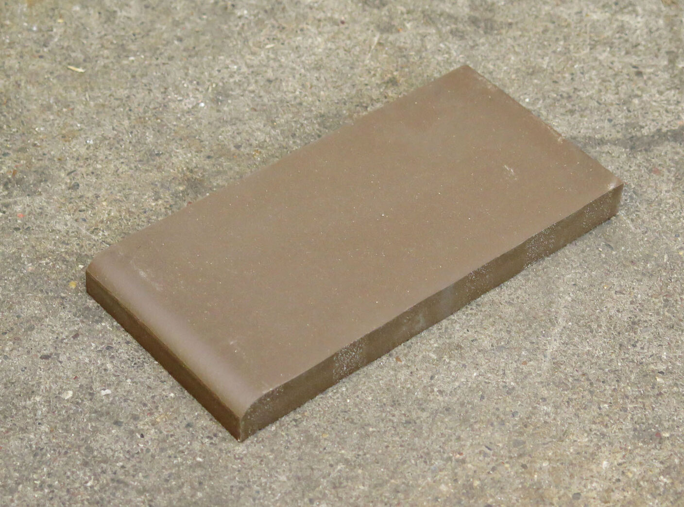 Hasle mørk brun m. afrundet kortside