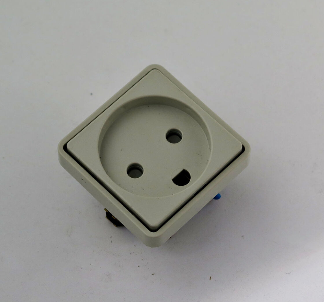 LK stikkontakt Fuga lysegrå 1 modul med jord