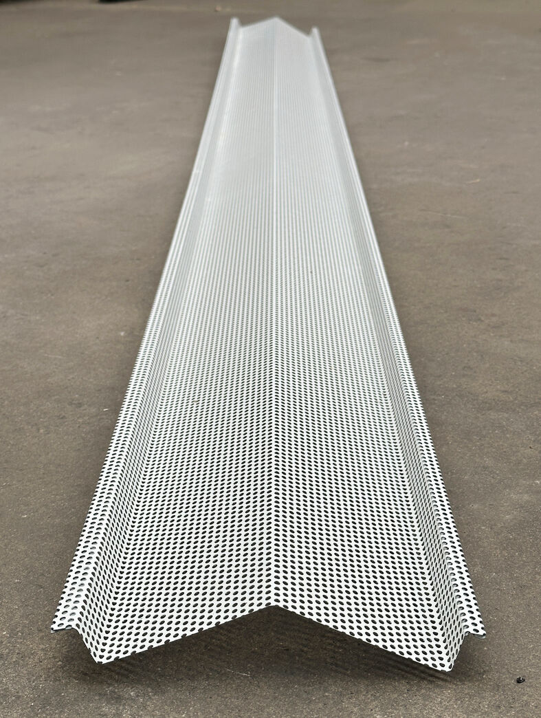 Hvid perforeret stålprofil