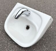 Ifö håndvask med Oras sensor armatur