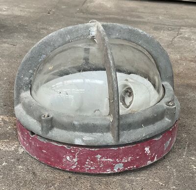 Gammel skotlampe med klart glas