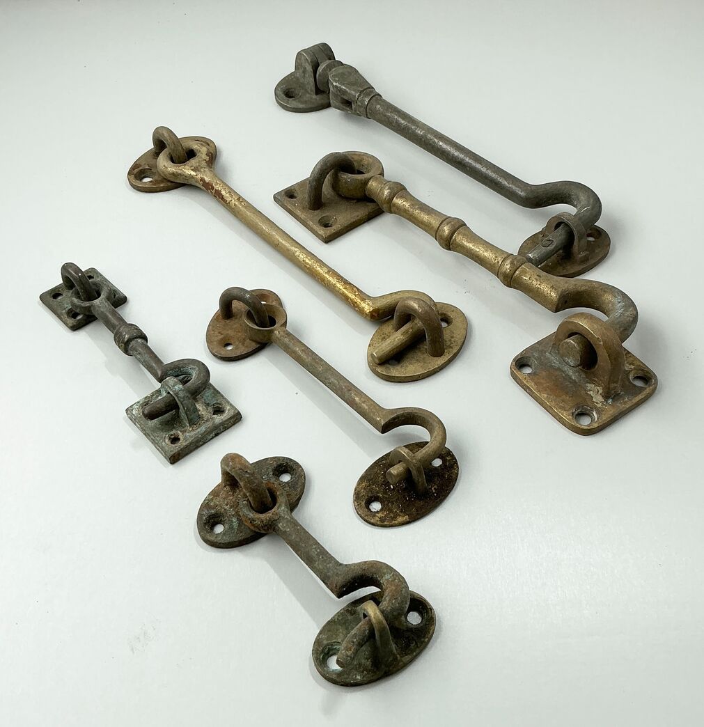 6 stk brugte assorteret kroge inkl. øksen