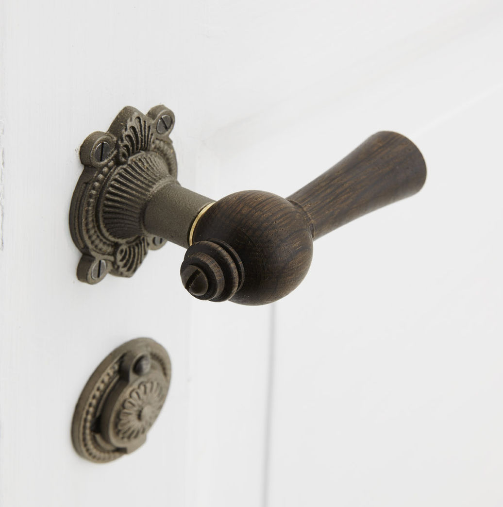 Trægreb til gammel dør - Knebelgreb i røget eg