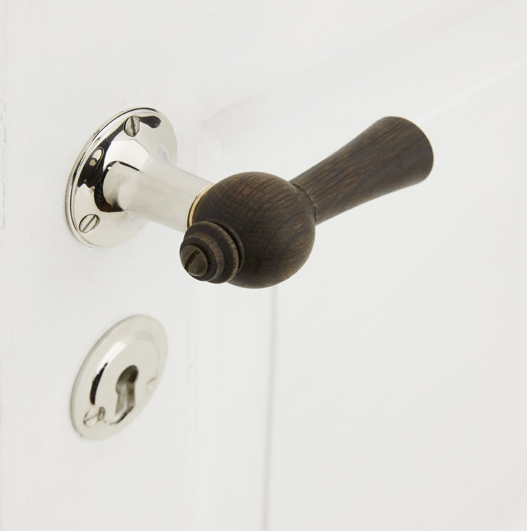 Trægreb til gammel dør - Knebelfacon i røget eg