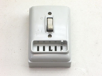 LK Stikkontakt 3F+0+J lysegrå