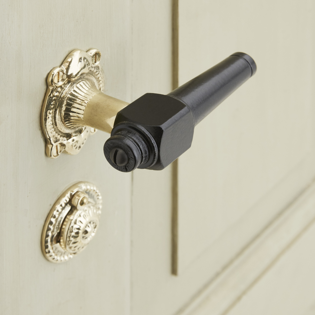 Trægreb til ny dør - spidsgreb i sortlakeret bøg