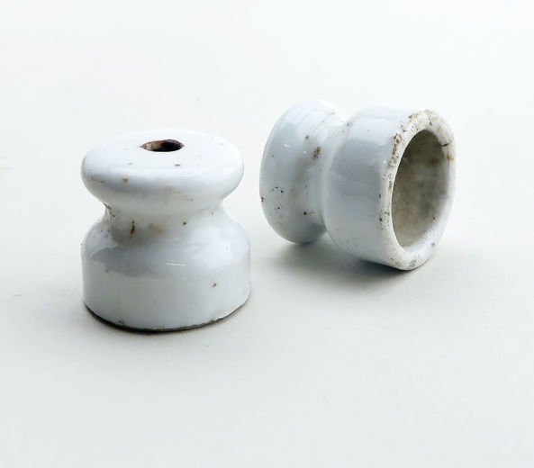 Isolator, porcelæn Isolator, porcelæn