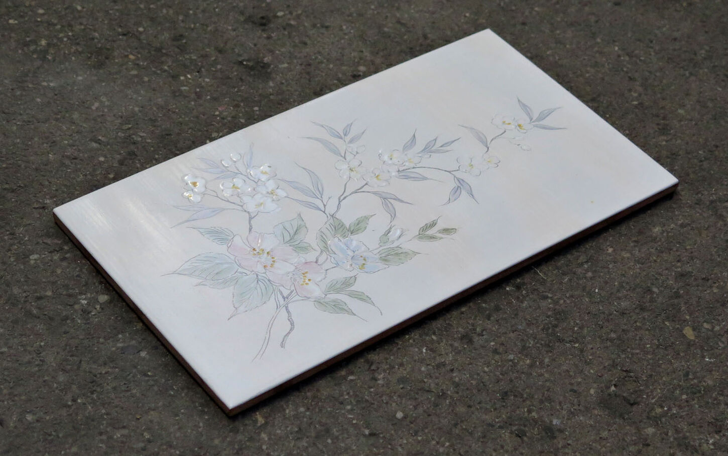 Klinke med motiv af vilde blomster