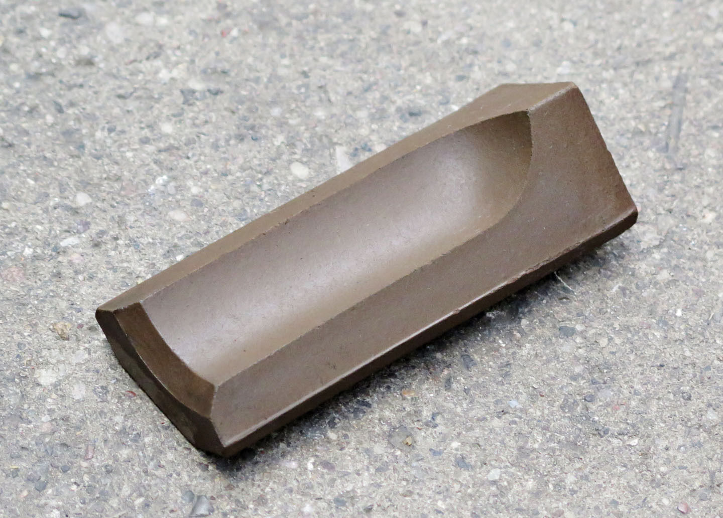 Hulkehlliste, brun afslutningsklinke Hulkehlliste, brun afslutningsklinke