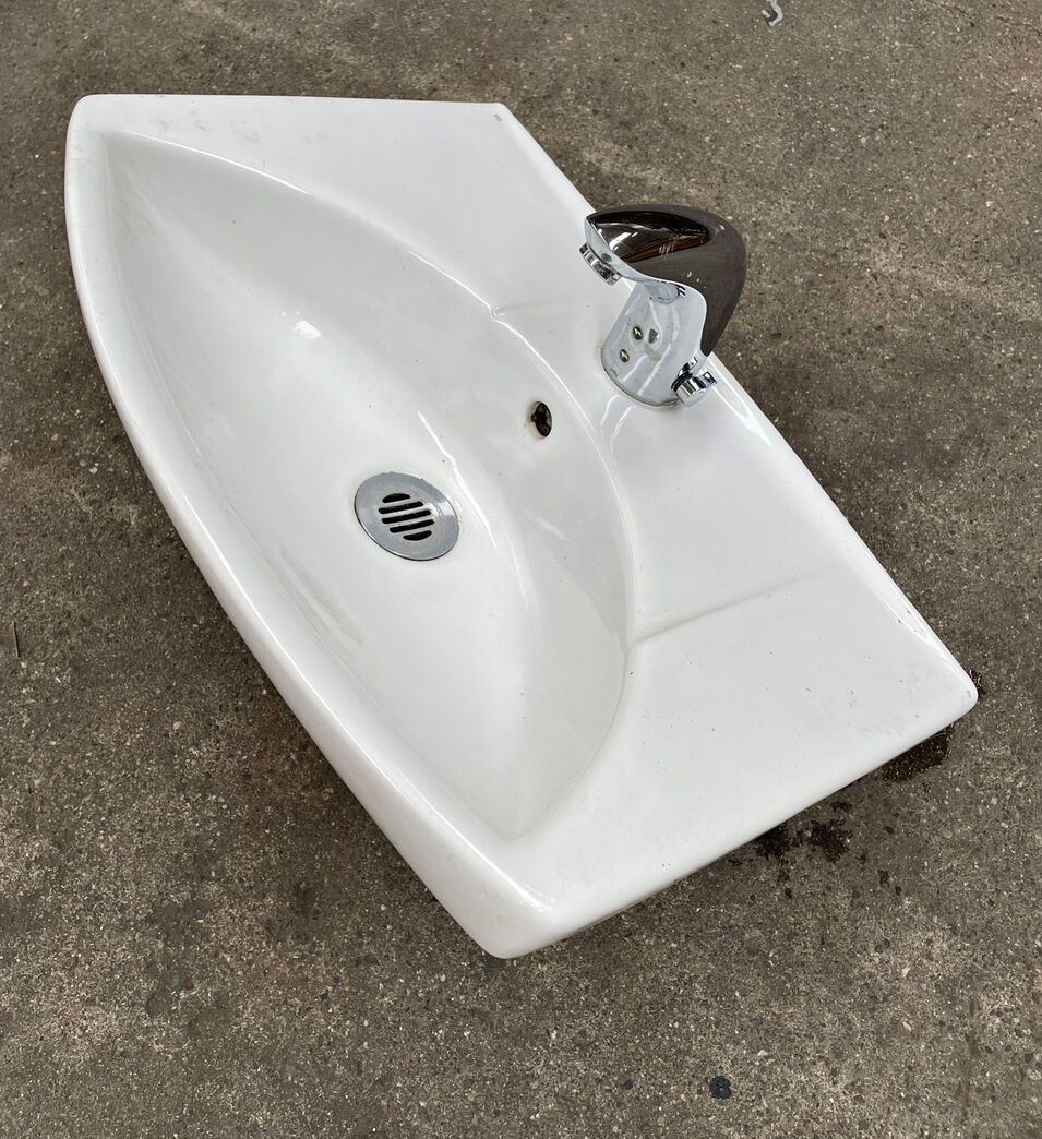 Lille håndvask med blandingsbatteri