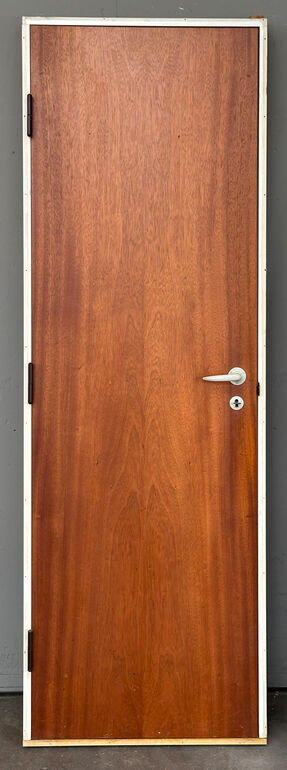 Mahognifineret dør med karm M7