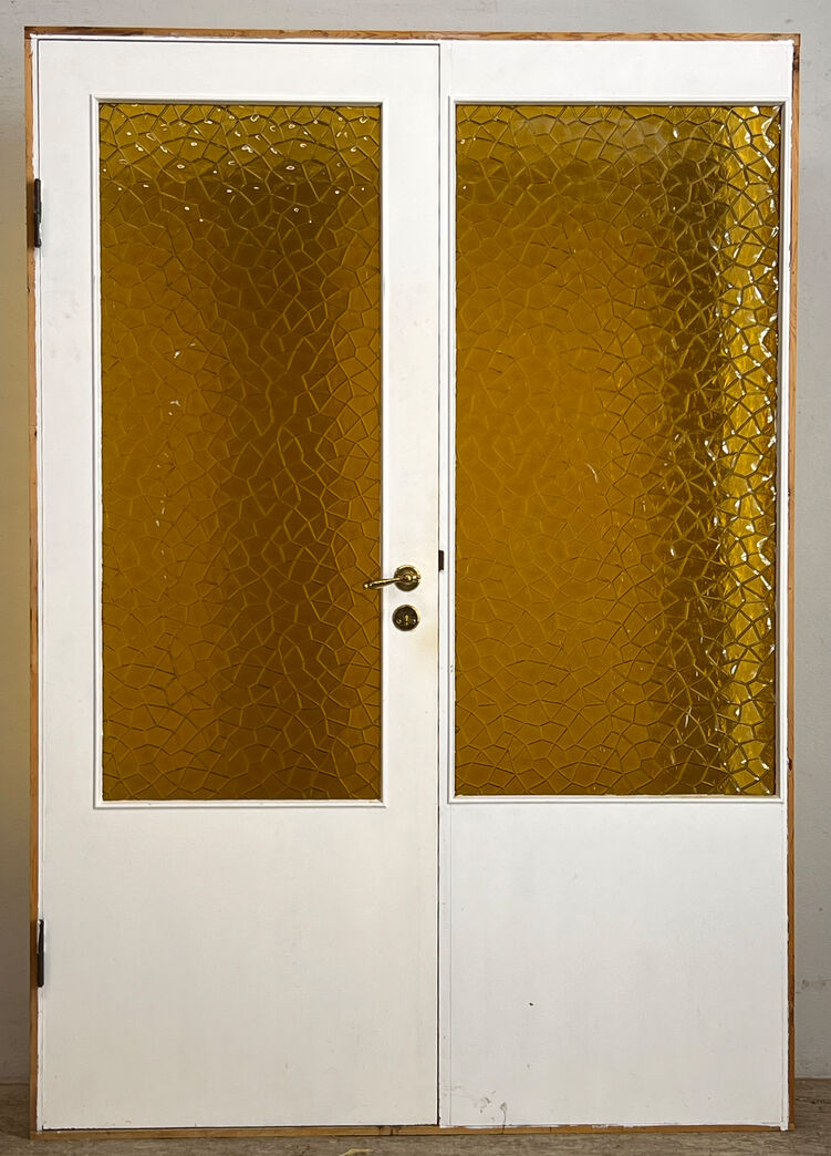 Dør med gult glas og sideparti