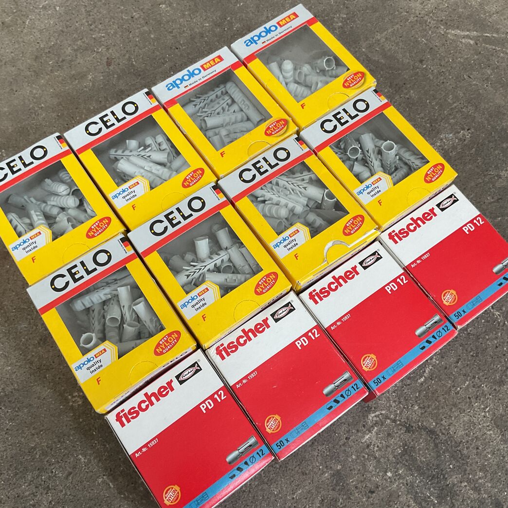 Samlet parti 12 mm plugs 12 kasser Samlet parti 12 mm plugs 12 kasser