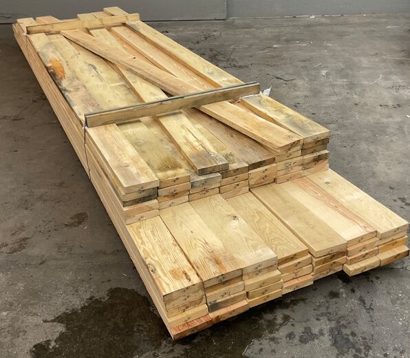 Ovntørret kantskåret fyr 32x150 mm 286 lbm.