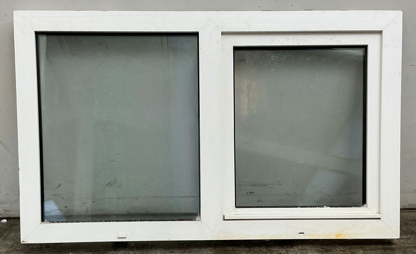 Plast 2-fags vindue med dreje kip og fast karm