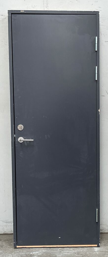 Massiv dør M8 m/karm