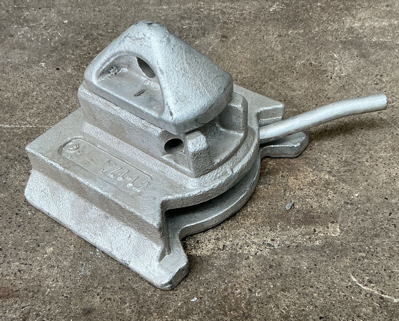 Bottom Transversal twistlock