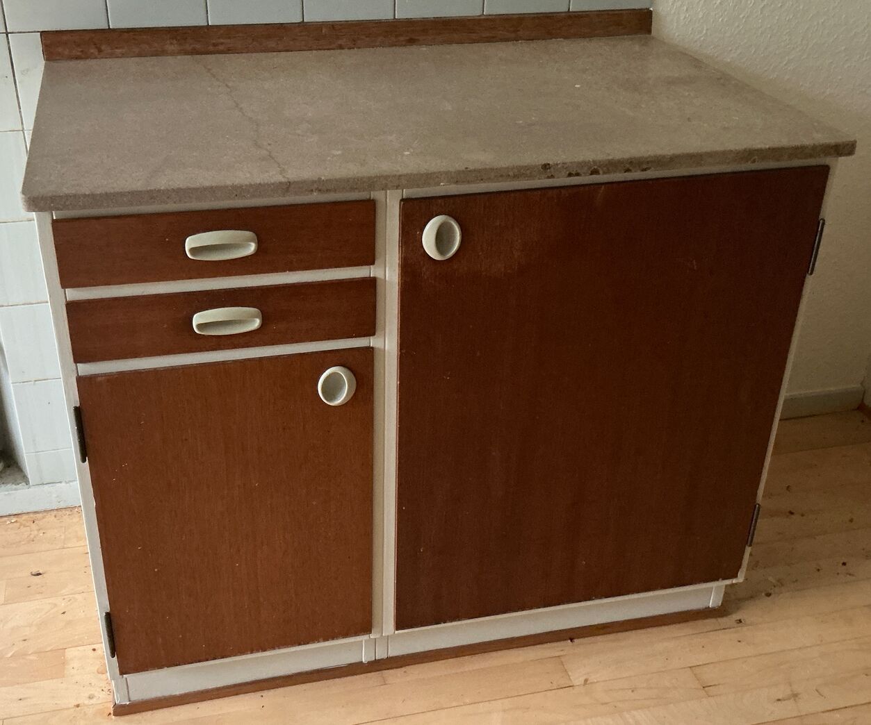 Original 60'er køkken med terrazzoplade