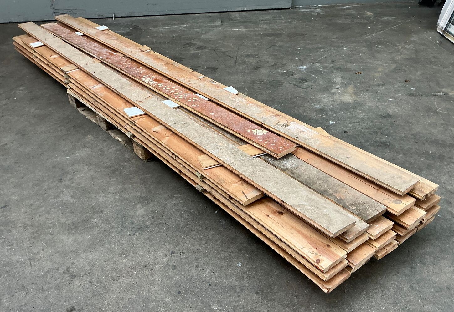 Brugt gulvbrædder i fyr, 11m2, 13,5 cm