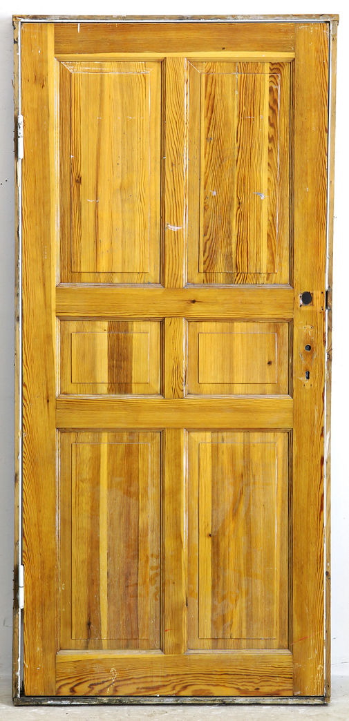 Fyldningsdør med karm Fyldningsdør med karm