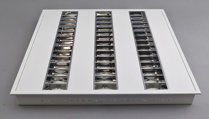 Loftarmatur - 3 x 18 W Loftarmatur - 3 x 18 W