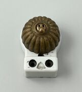 Messing stikkontakt riflet