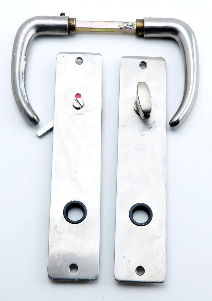 Coupegreb med langskilte og toiletmarkering