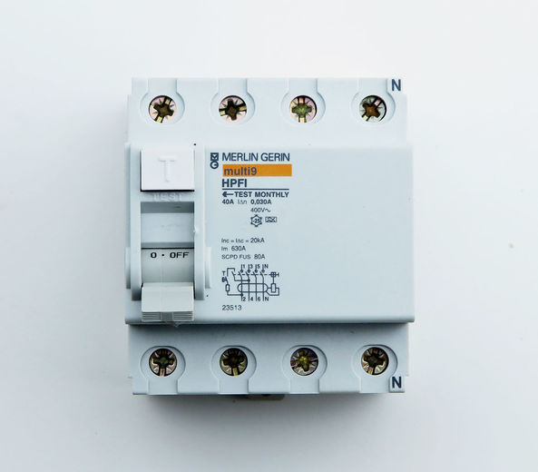 Merlin HPFI relæ 4-pol 40A/0,03A Merlin HPFI relæ 4-pol 40A/0,03A