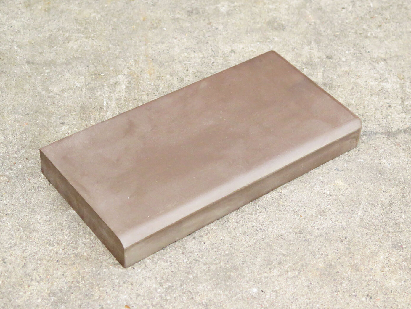 Stor Hasle hjørneklinke, mørk brun