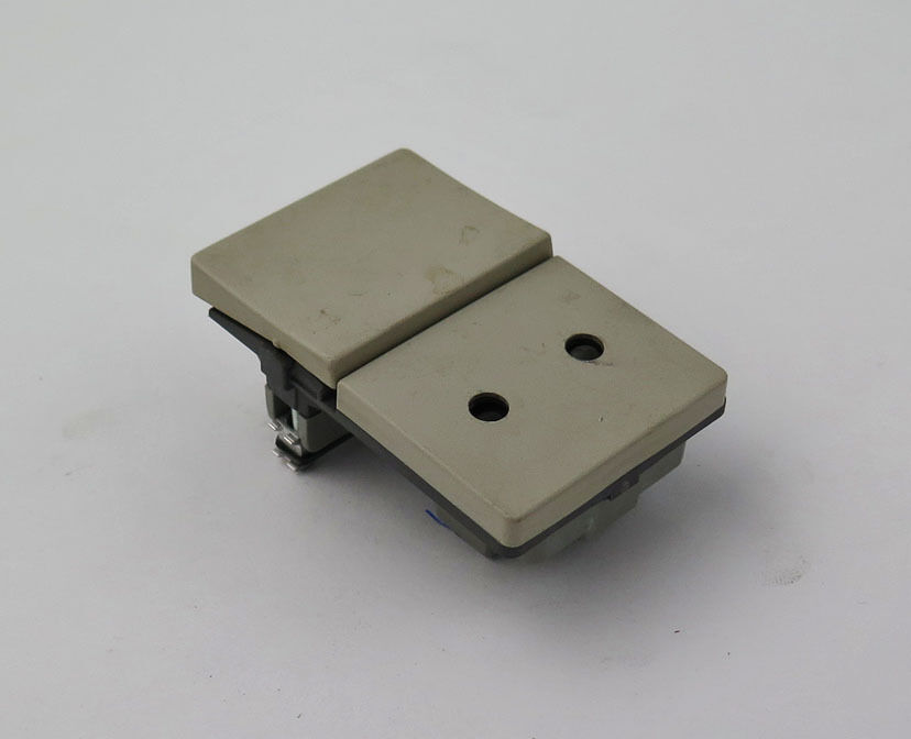 LK Fuga stikkontakt u/jord - Grå