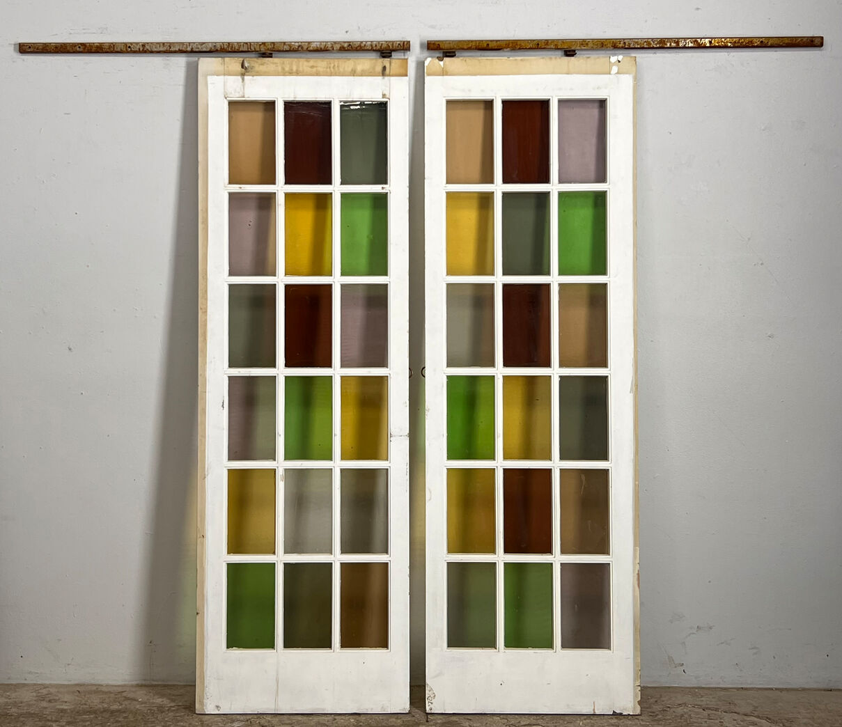 Dobbelt skydedør med skinner