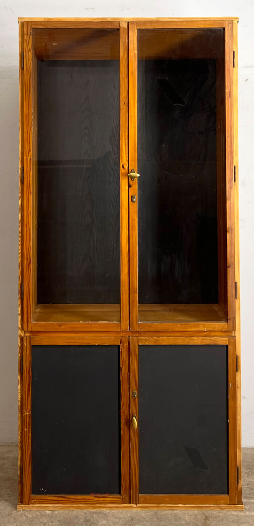 Skoleskab med glaslåger