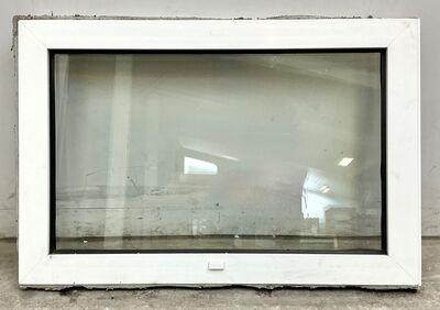 Termovindue i fast plastkarm